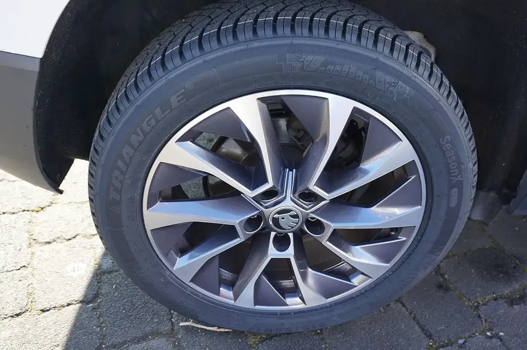 Skoda Karoq - Thumbnail 7