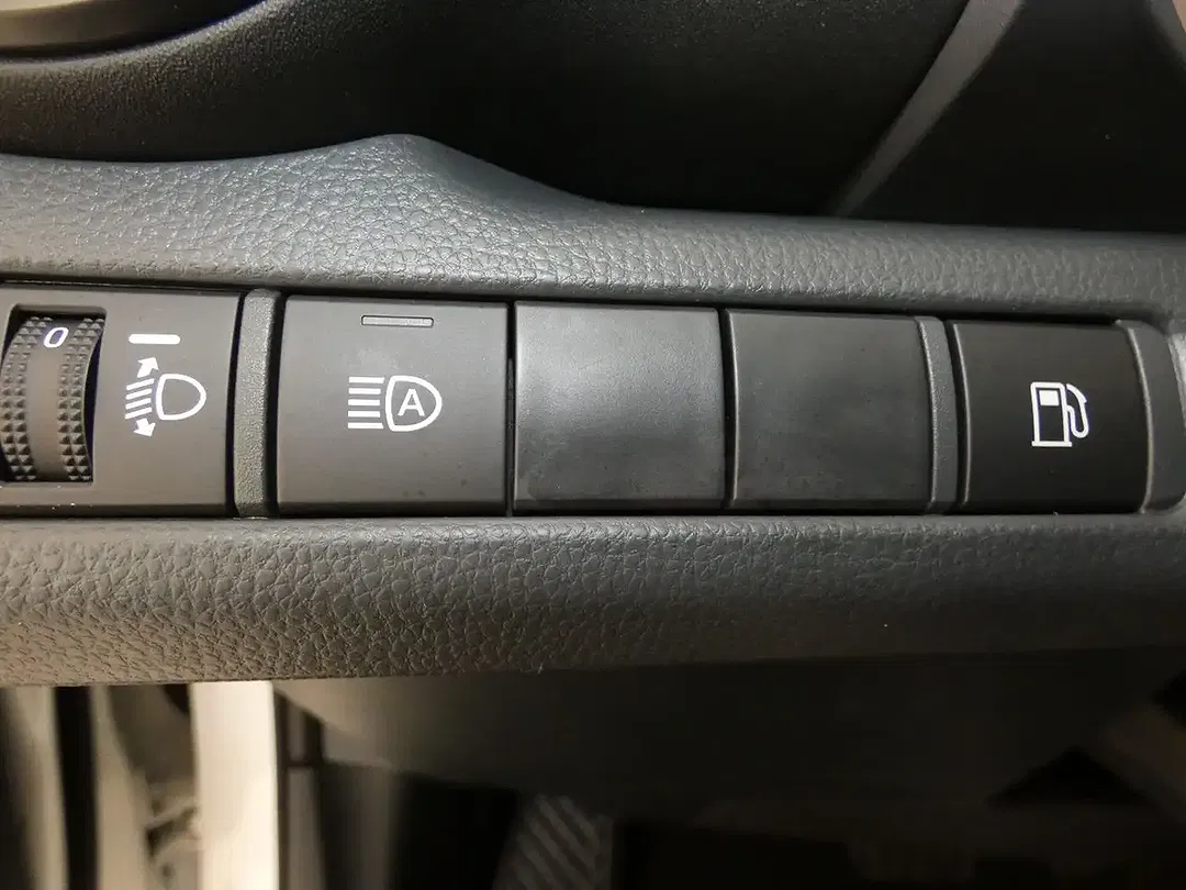 Toyota C-HR - Thumbnail 11