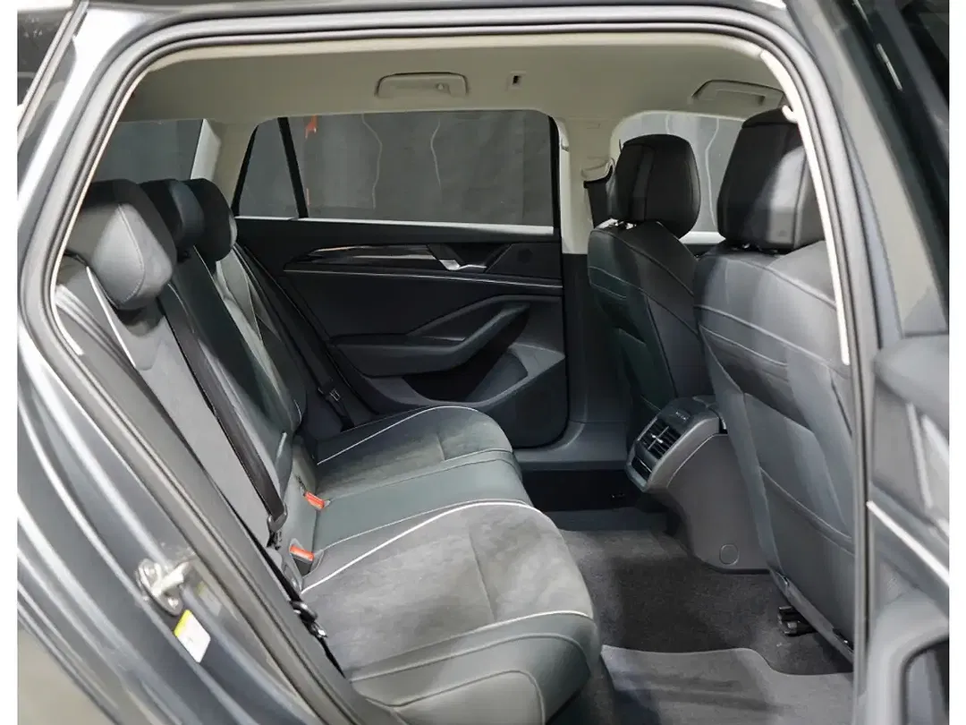 Volkswagen Passat - Thumbnail 10