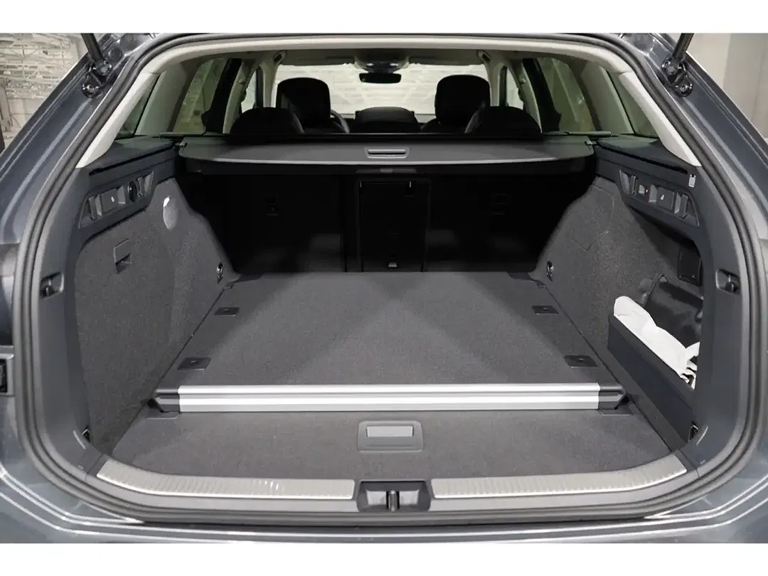 Volkswagen Passat - Thumbnail 11