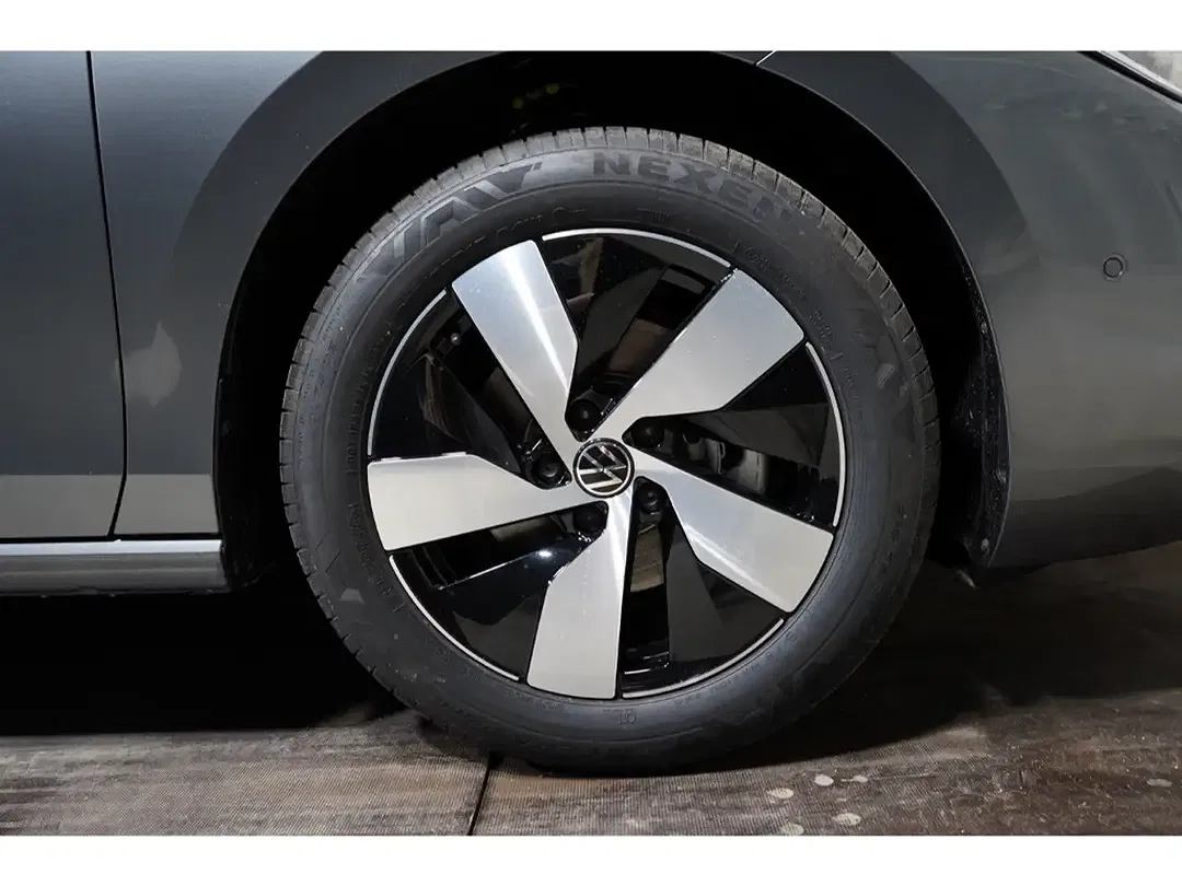 Volkswagen Passat - Thumbnail 12