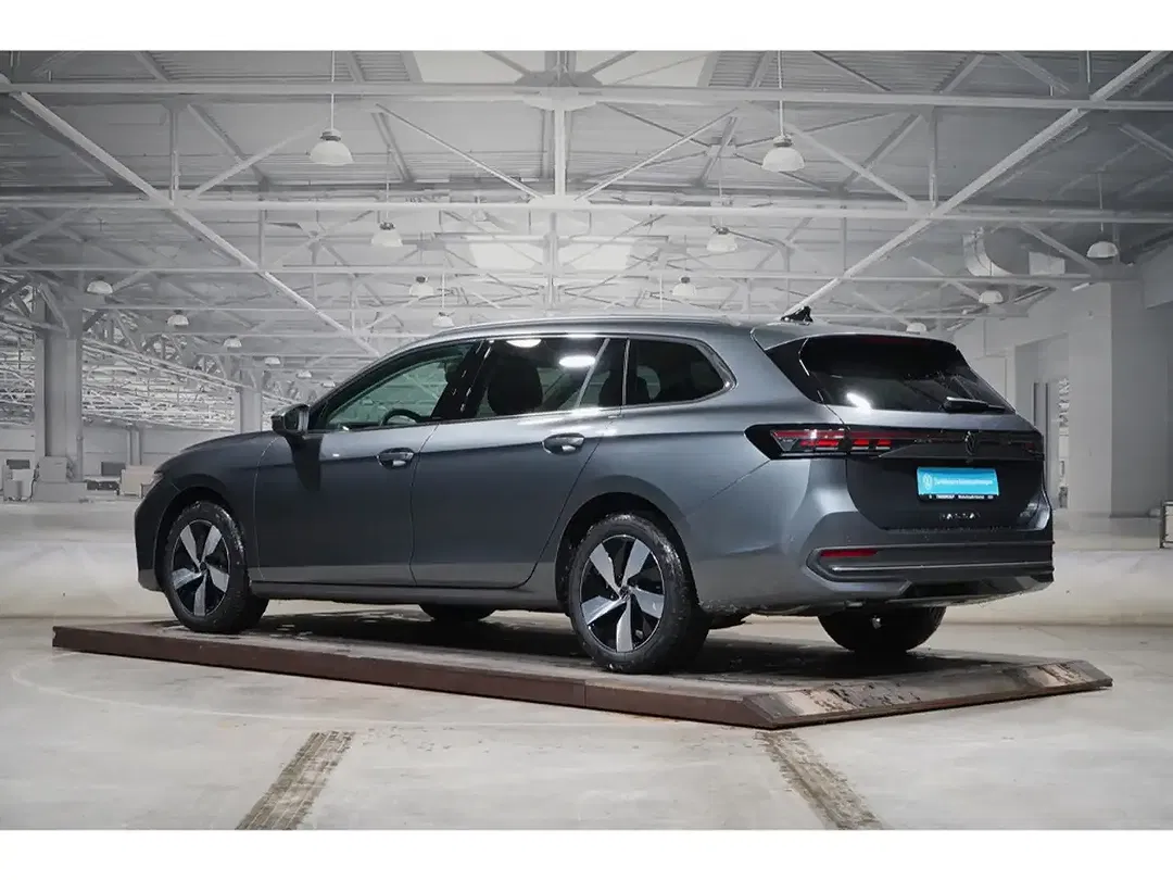 Volkswagen Passat - Thumbnail 2
