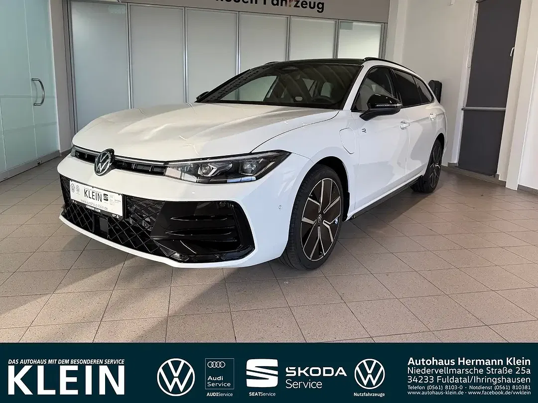 Volkswagen Passat - Thumbnail 1