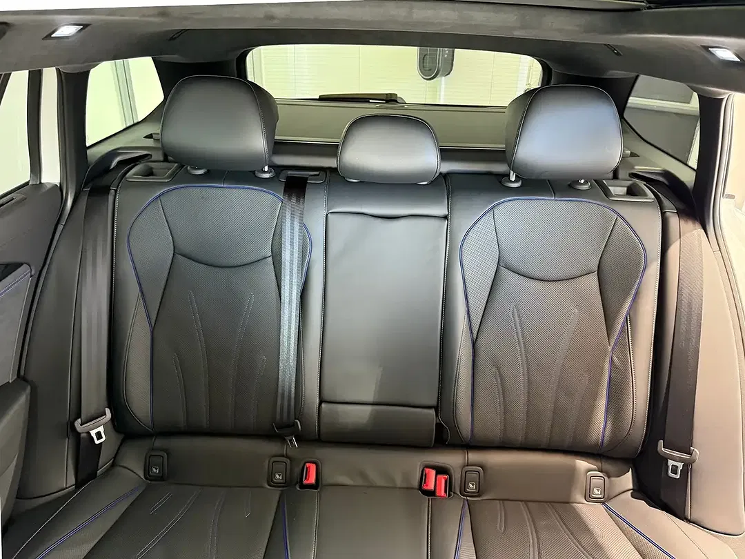 Volkswagen Passat - Thumbnail 12