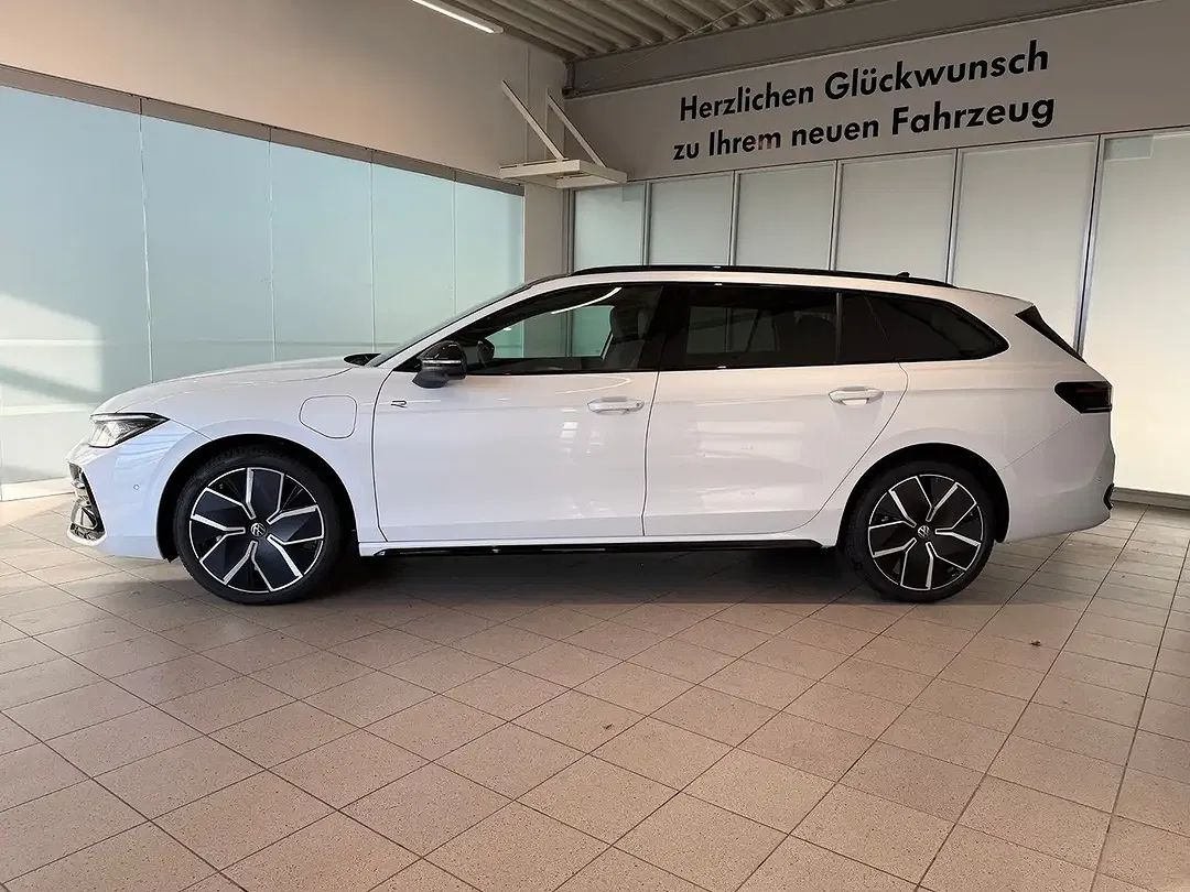 Volkswagen Passat - Thumbnail 5