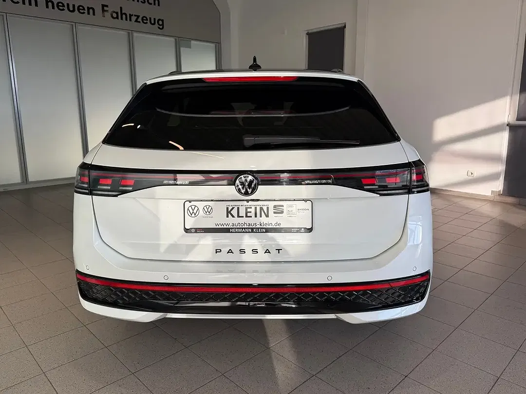 Volkswagen Passat - Thumbnail 8