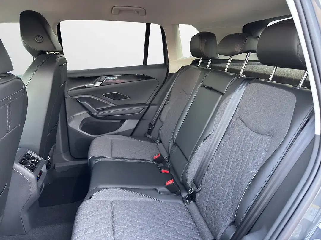 Volkswagen Tiguan - Thumbnail 11