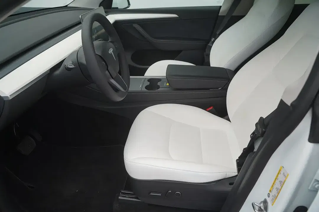 Tesla Model Y - Thumbnail 9