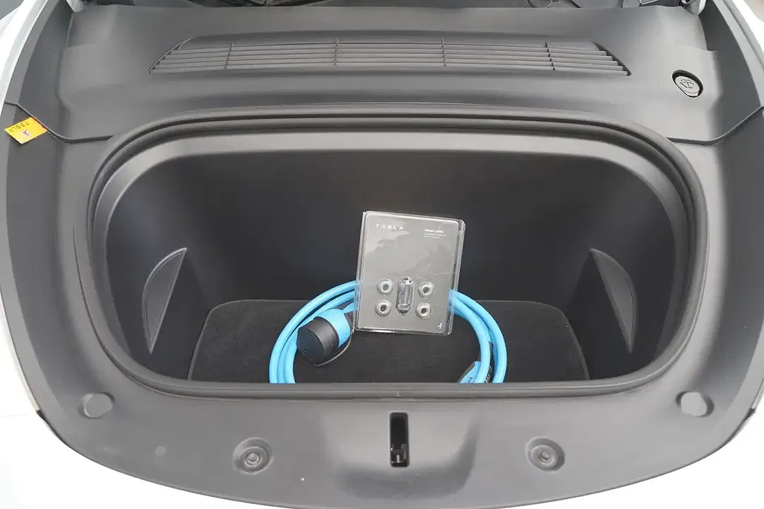Tesla Model Y AWD Long Range - foto 14