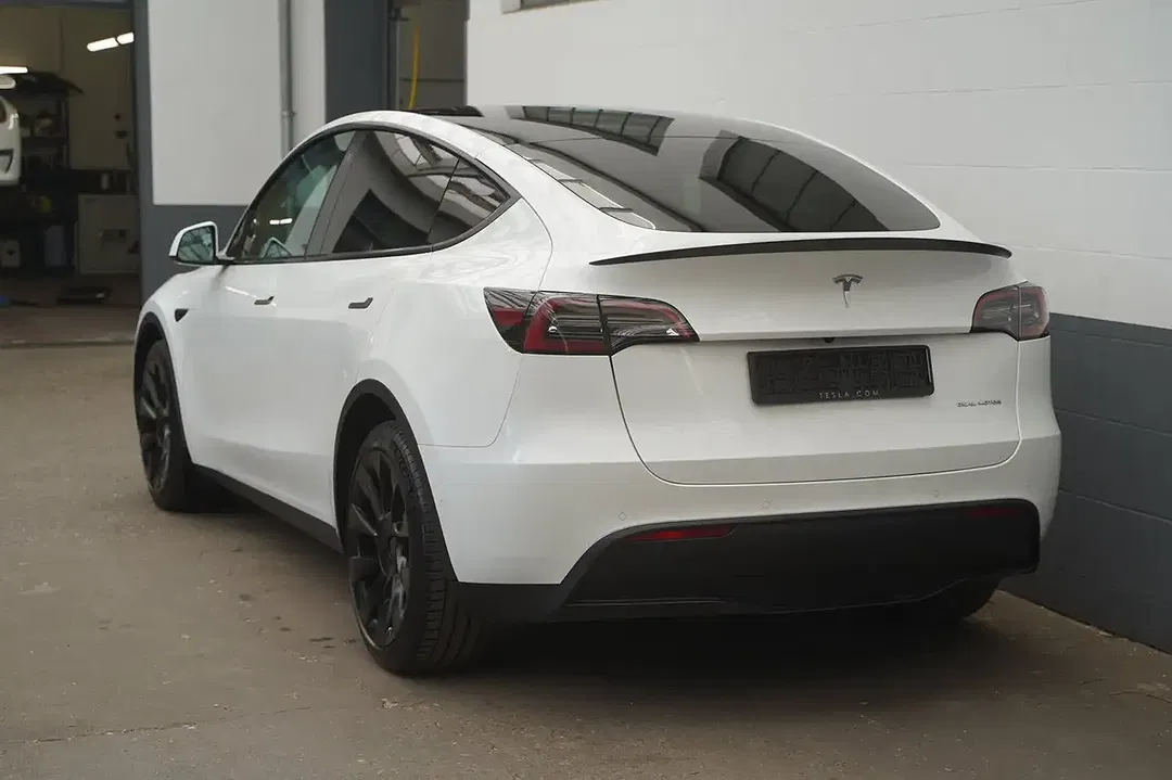 Tesla Model Y - Thumbnail 6