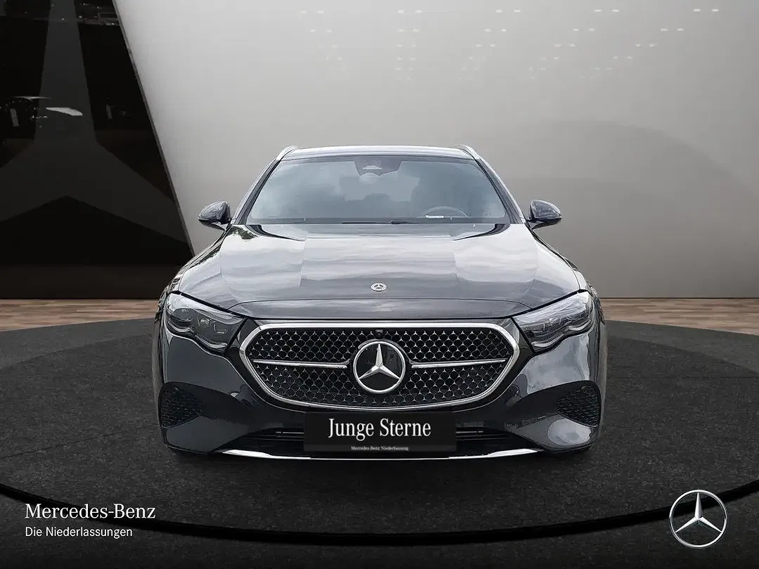 Mercedes-Benz E 300 - Thumbnail 2