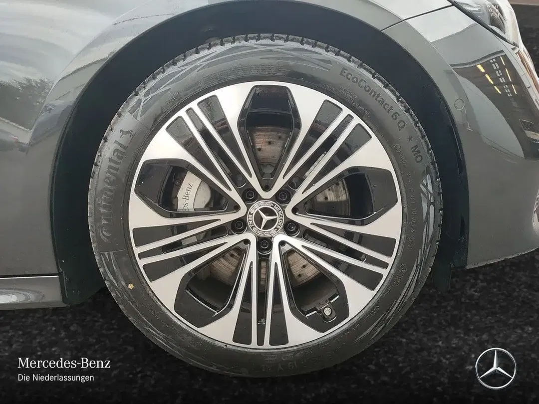 Mercedes-Benz E 300 - Thumbnail 5