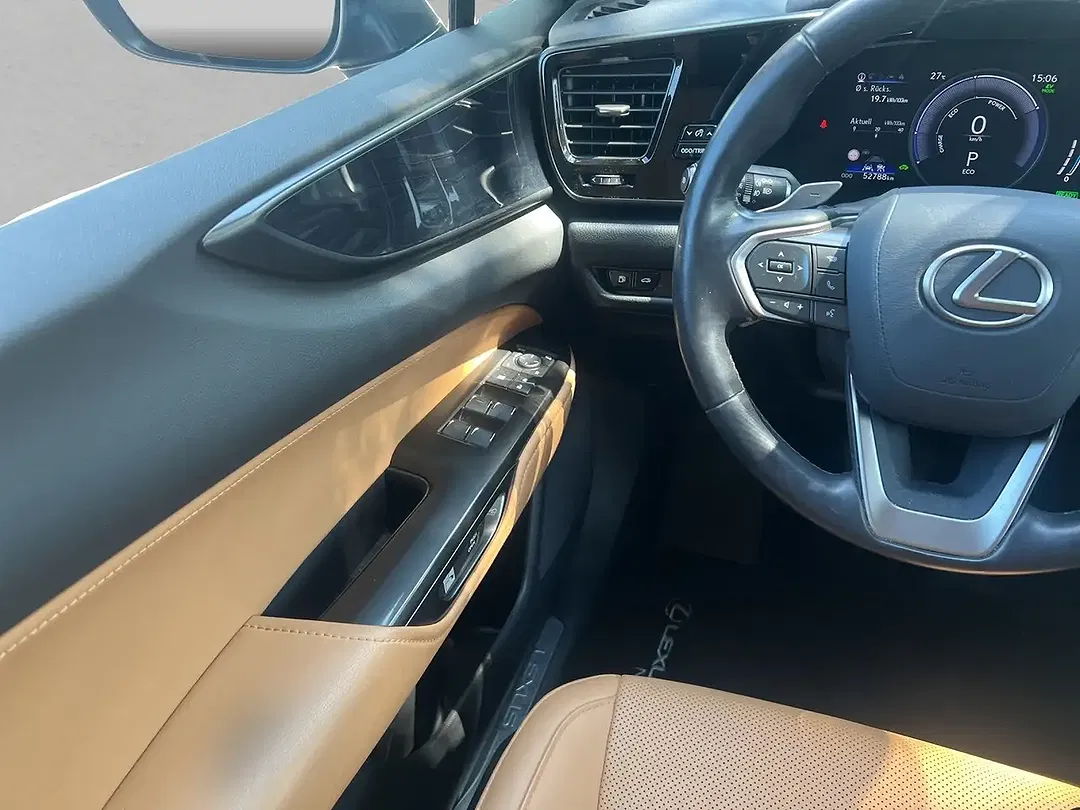 Lexus NX 450h+ - Thumbnail 12