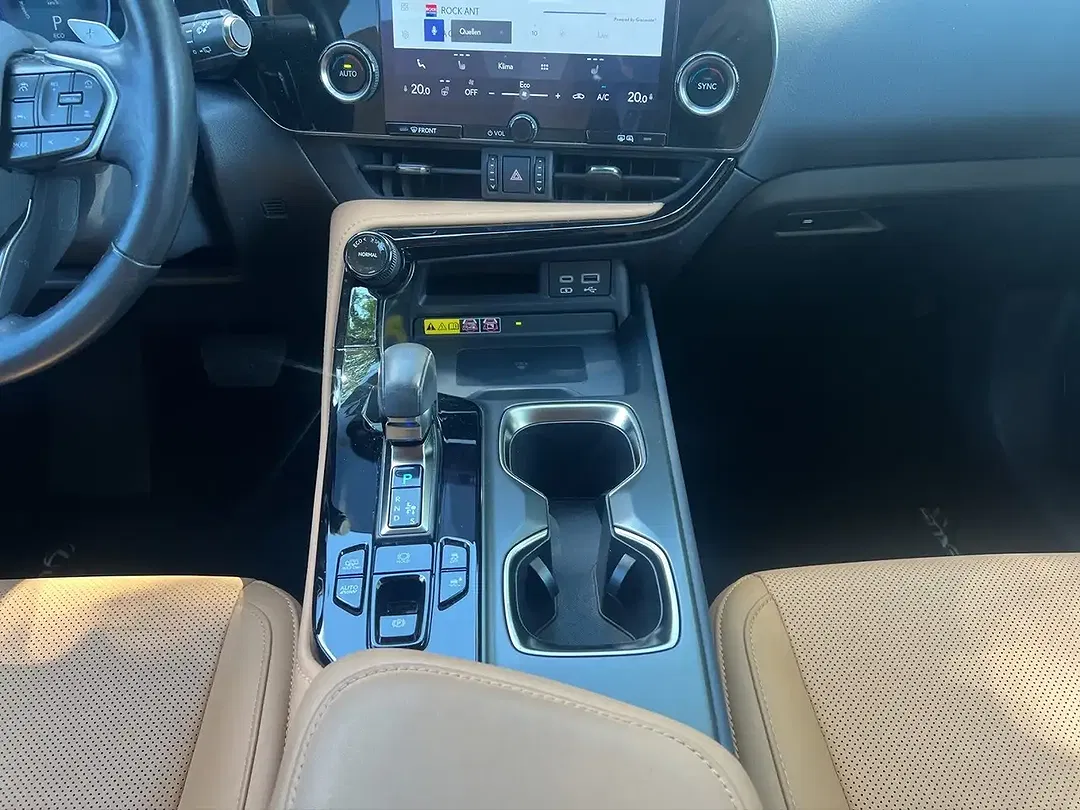 Lexus NX 450h+ - Thumbnail 14