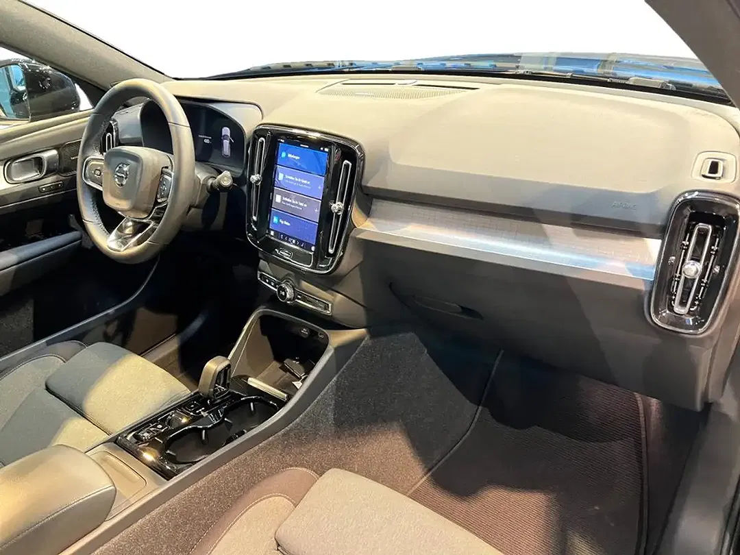 Volvo XC40 - Thumbnail 3