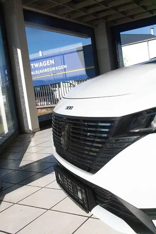 Peugeot 308 - Thumbnail 1