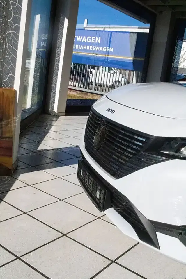 Peugeot 308 - Thumbnail 3