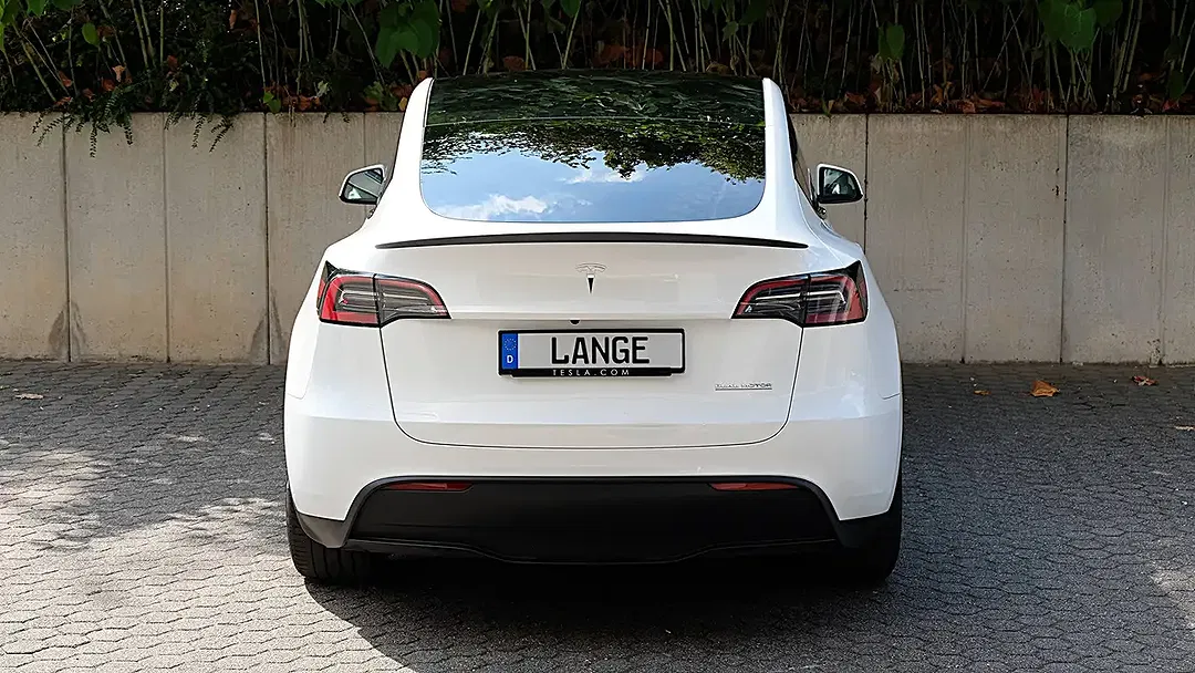 Tesla Model Y - Thumbnail 10
