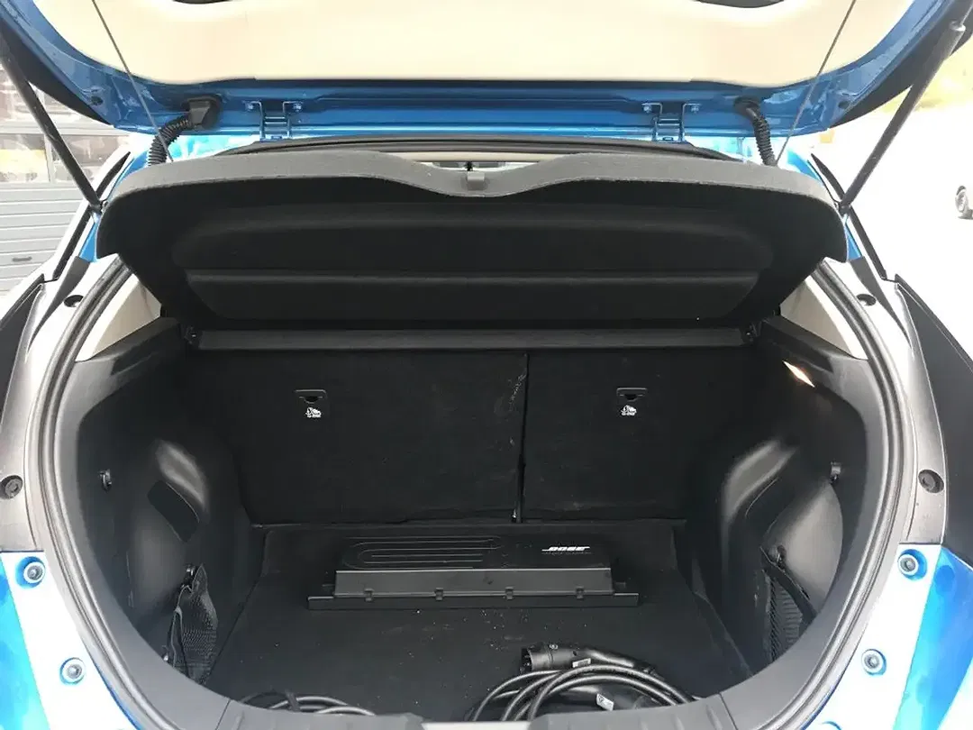 Nissan Leaf - Thumbnail 4