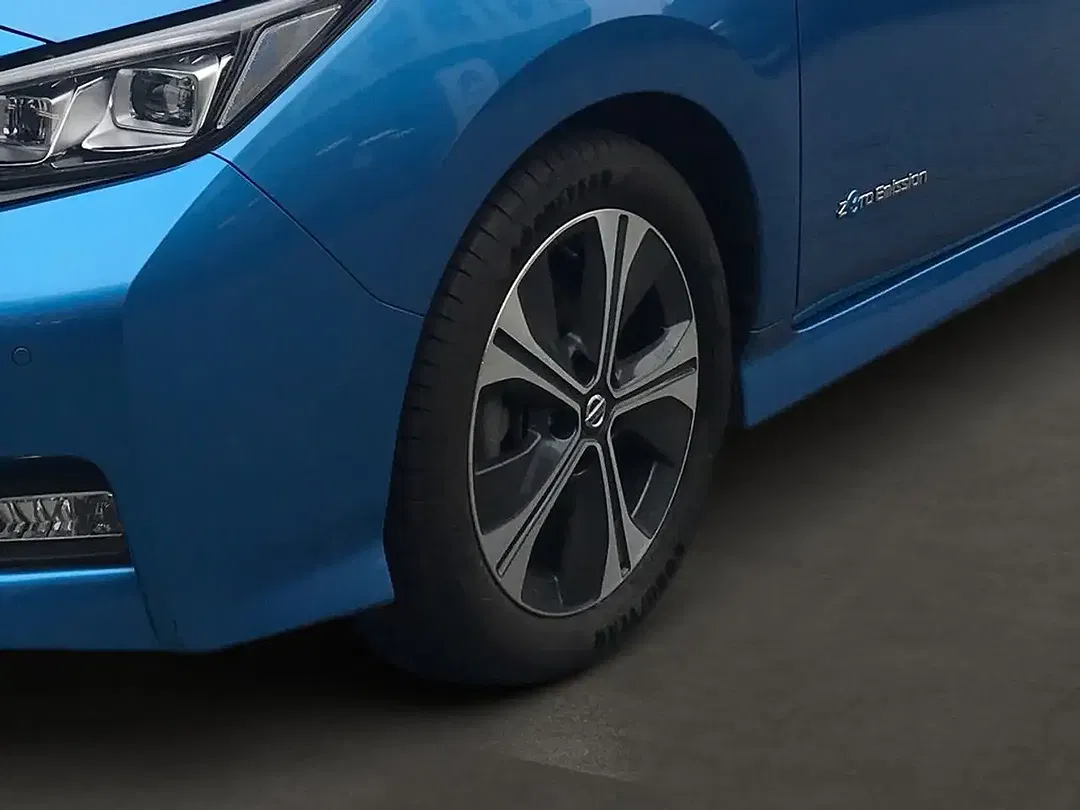 Nissan Leaf - Thumbnail 5