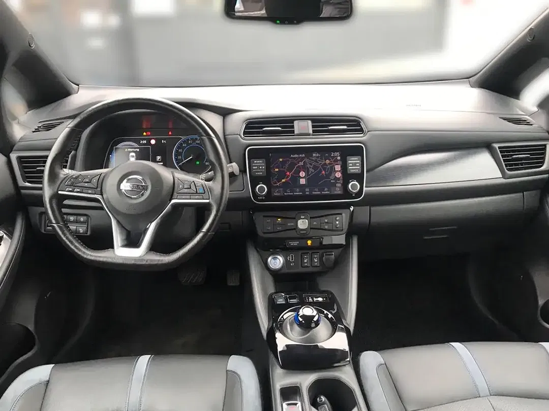 Nissan Leaf - Thumbnail 6