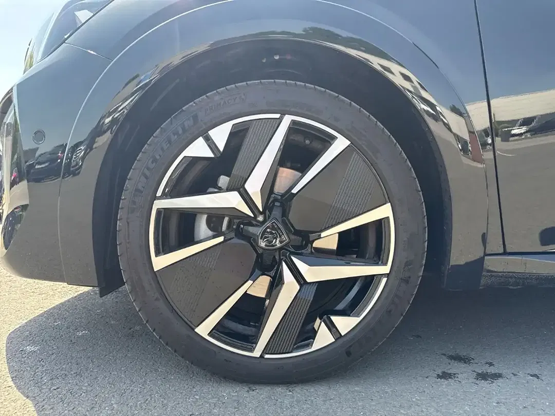 Peugeot 208 - Thumbnail 11