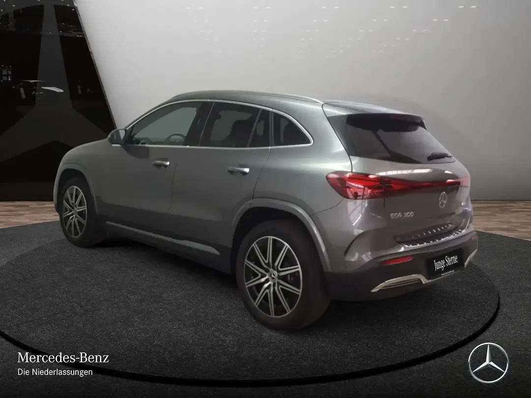 Mercedes-Benz EQA 300 - Thumbnail 9