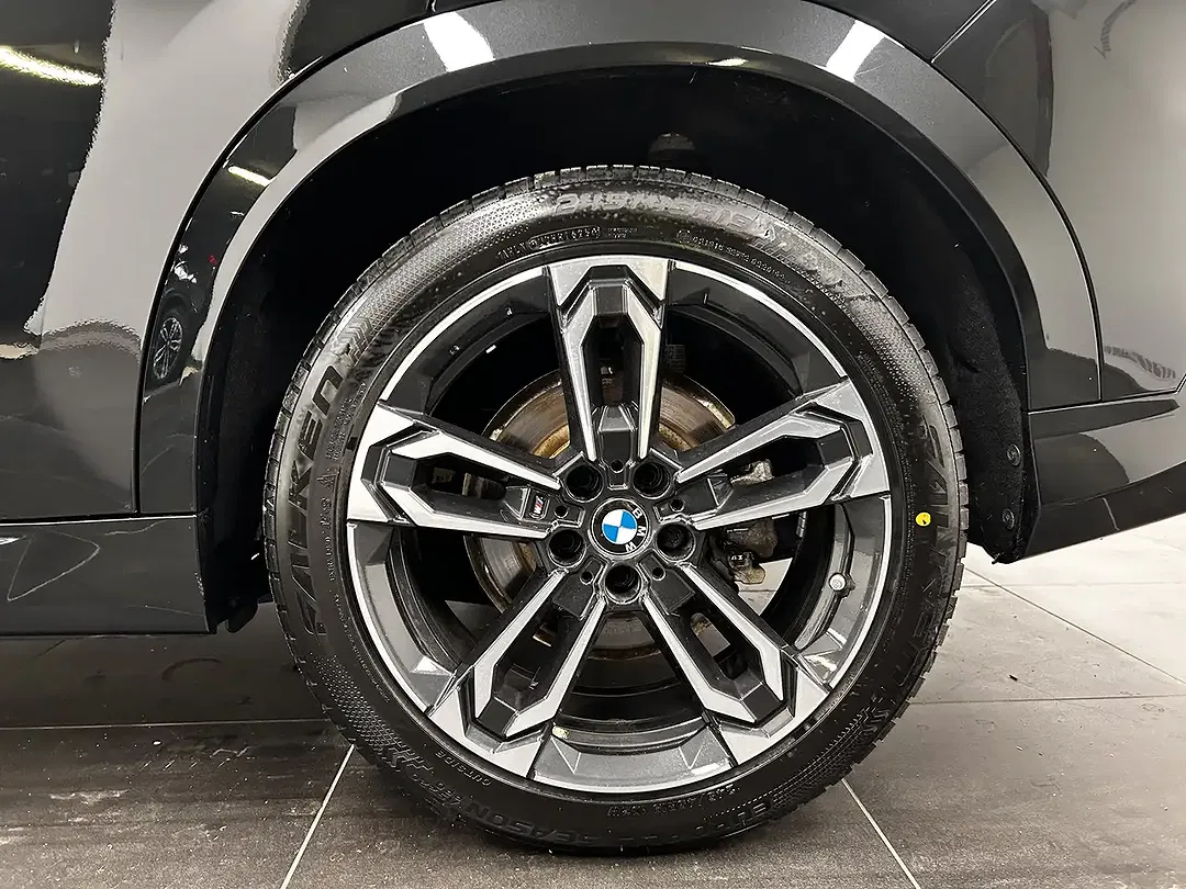 BMW iX2 - Thumbnail 6