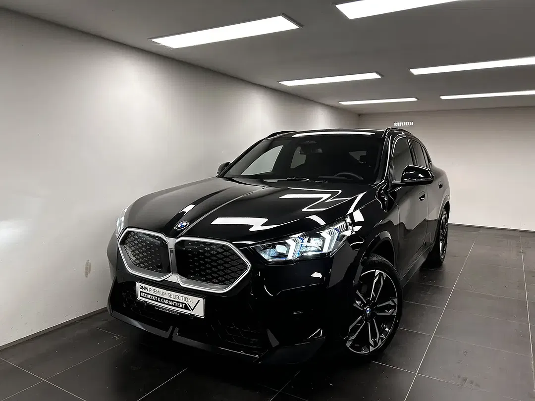 BMW iX2 - Thumbnail 7