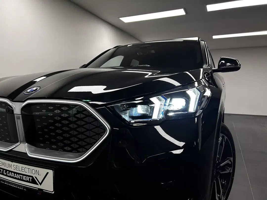 BMW iX2 - Thumbnail 9