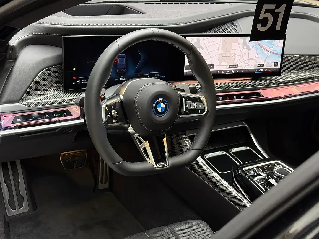 BMW 750 - Thumbnail 10