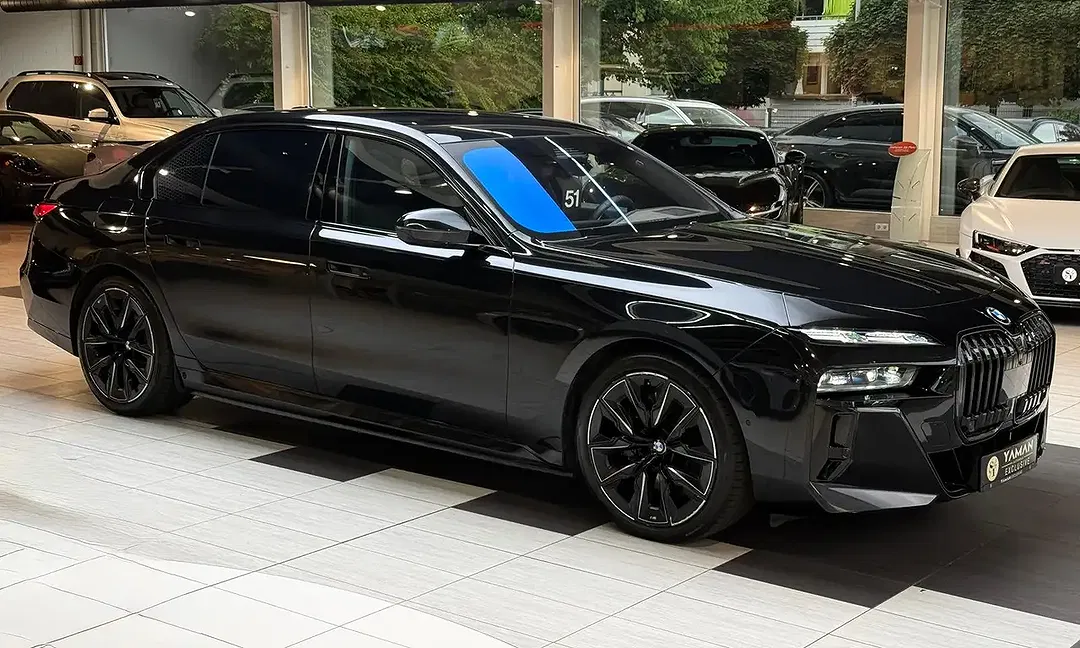 BMW 750 - Thumbnail 4