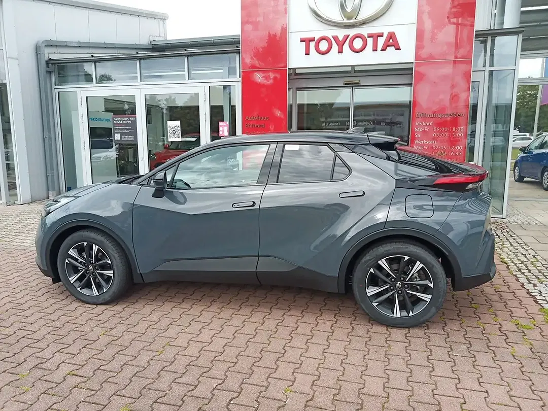 Toyota C-HR - Thumbnail 2