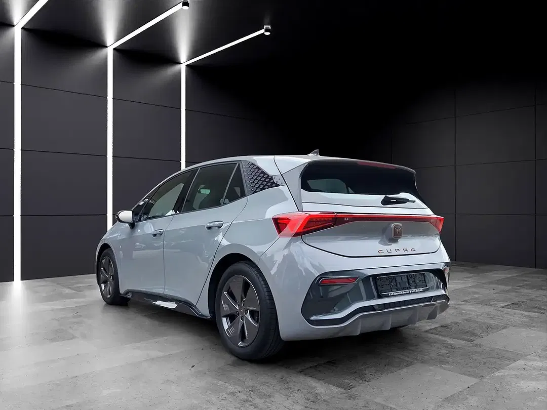 CUPRA Born - Thumbnail 3