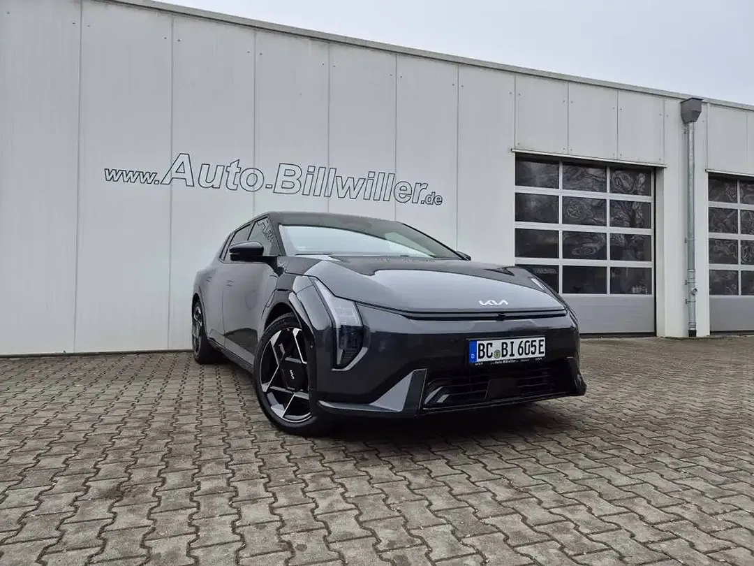 Kia EV4 - Thumbnail 2