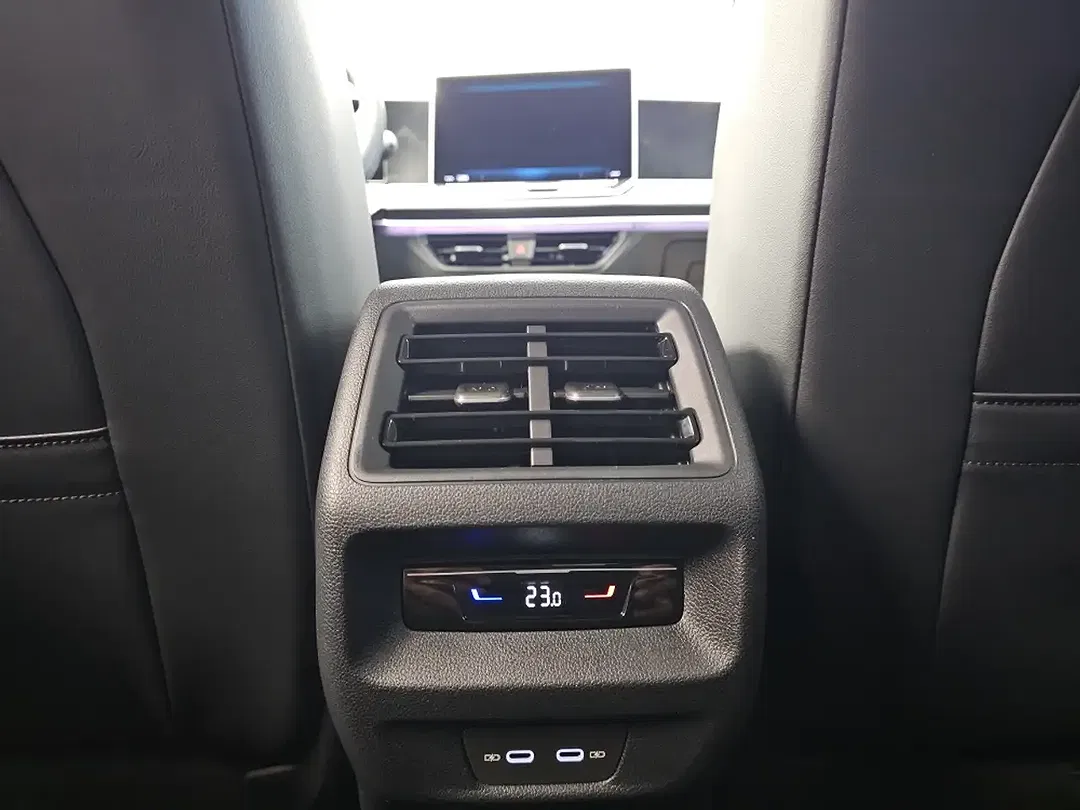 Volkswagen Tiguan - Thumbnail 9