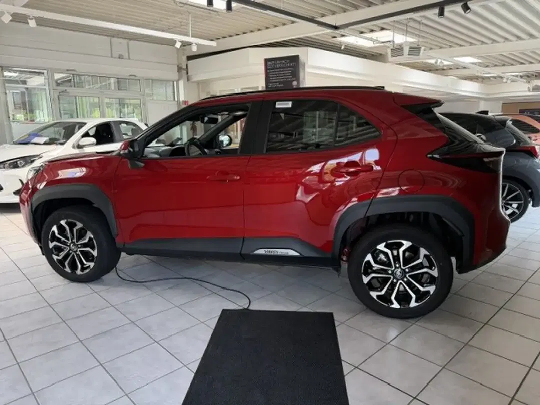 Toyota Yaris Cross - Thumbnail 3
