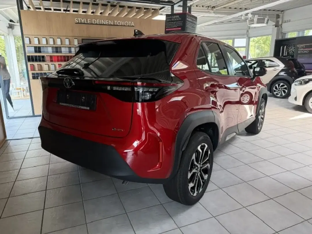Toyota Yaris Cross - Thumbnail 4