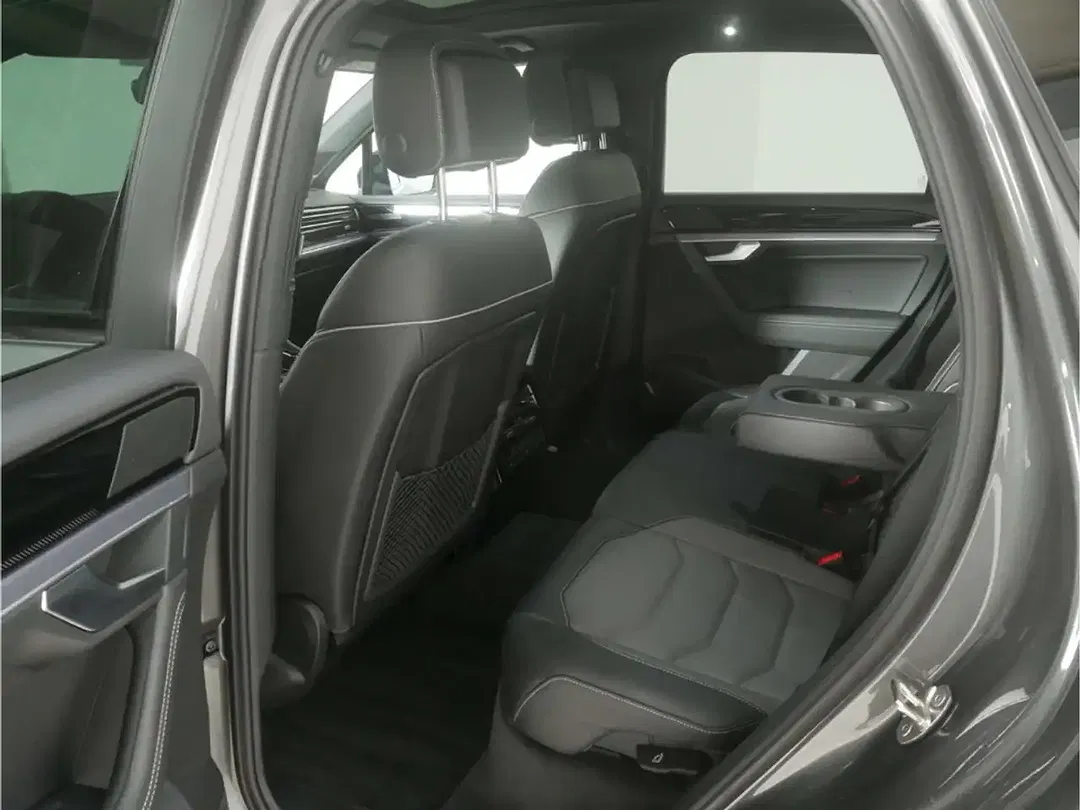 Volkswagen Touareg - Thumbnail 6