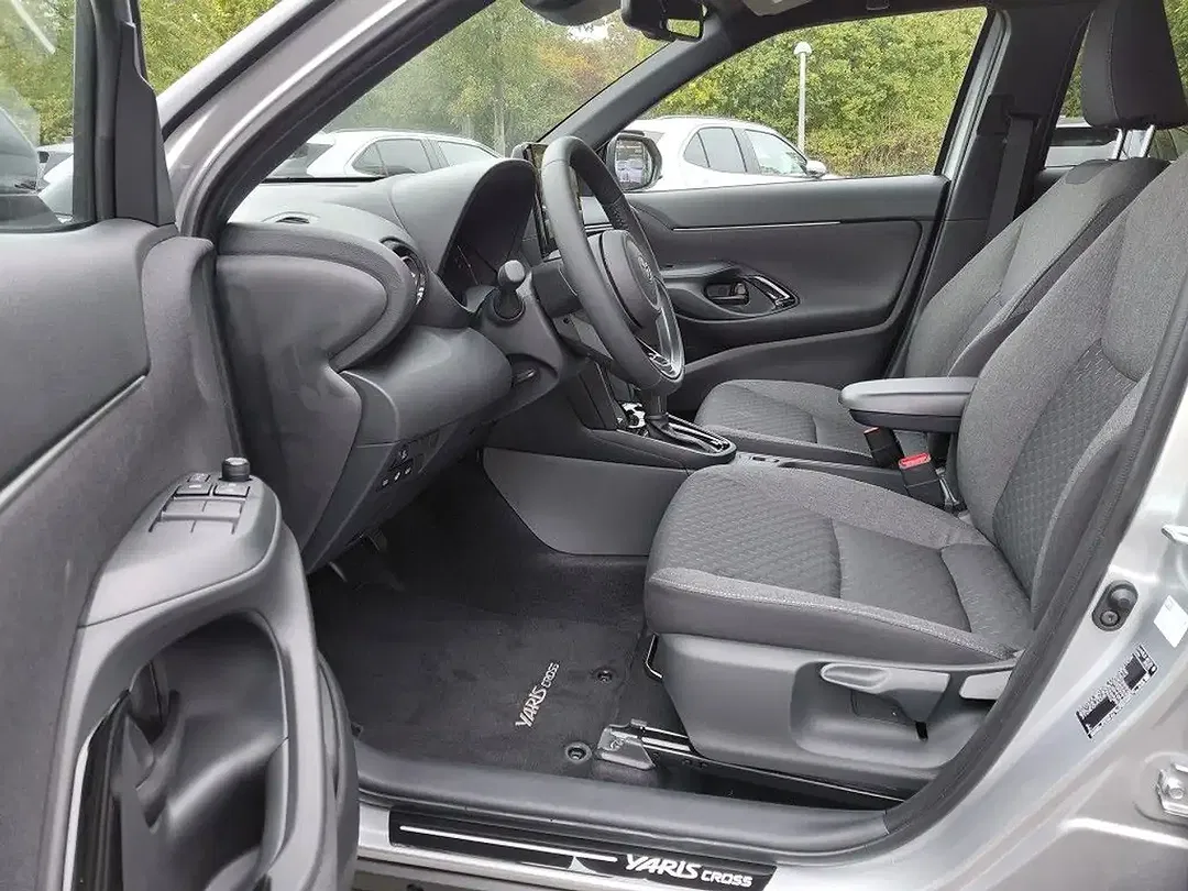 Toyota Yaris Cross - Thumbnail 8