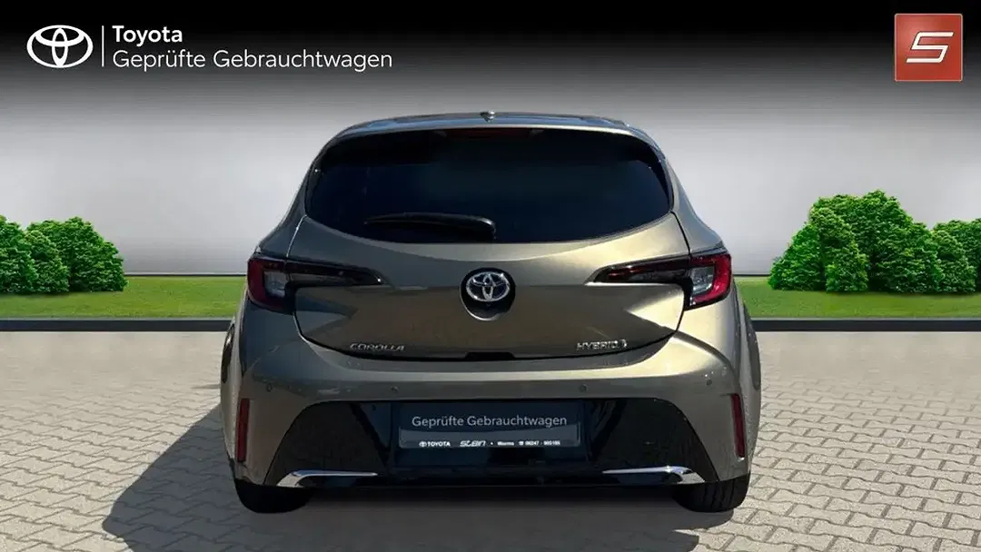 Toyota Corolla - Thumbnail 4