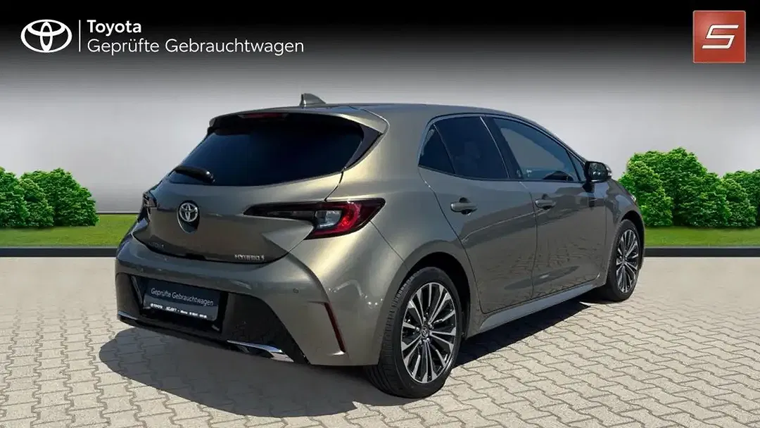 Toyota Corolla - Thumbnail 5