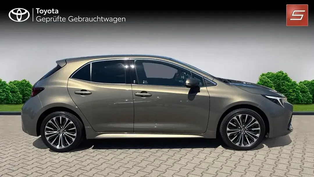 Toyota Corolla - Thumbnail 6