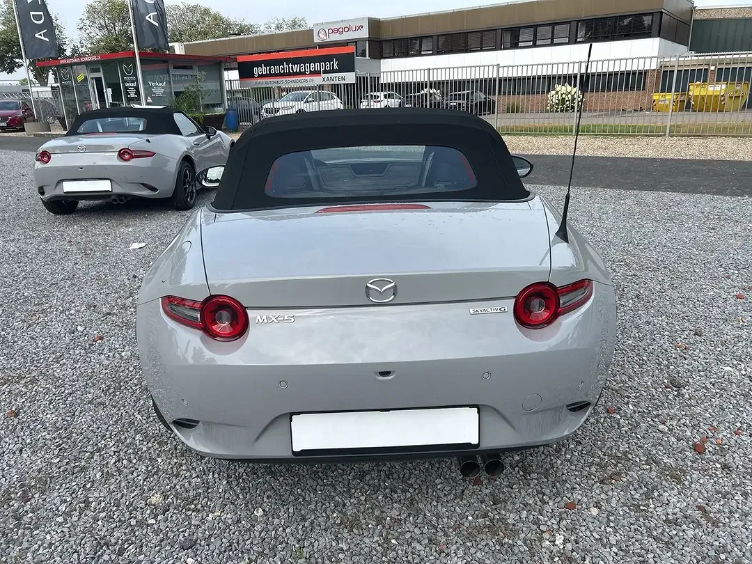 Mazda MX-5 - Thumbnail 3