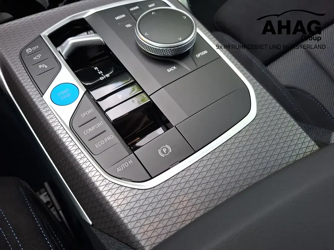 BMW i4 - Thumbnail 10
