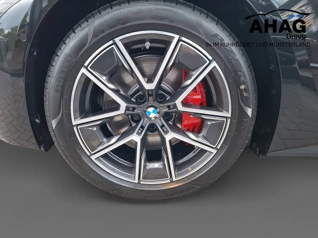 BMW i4 - Thumbnail 12