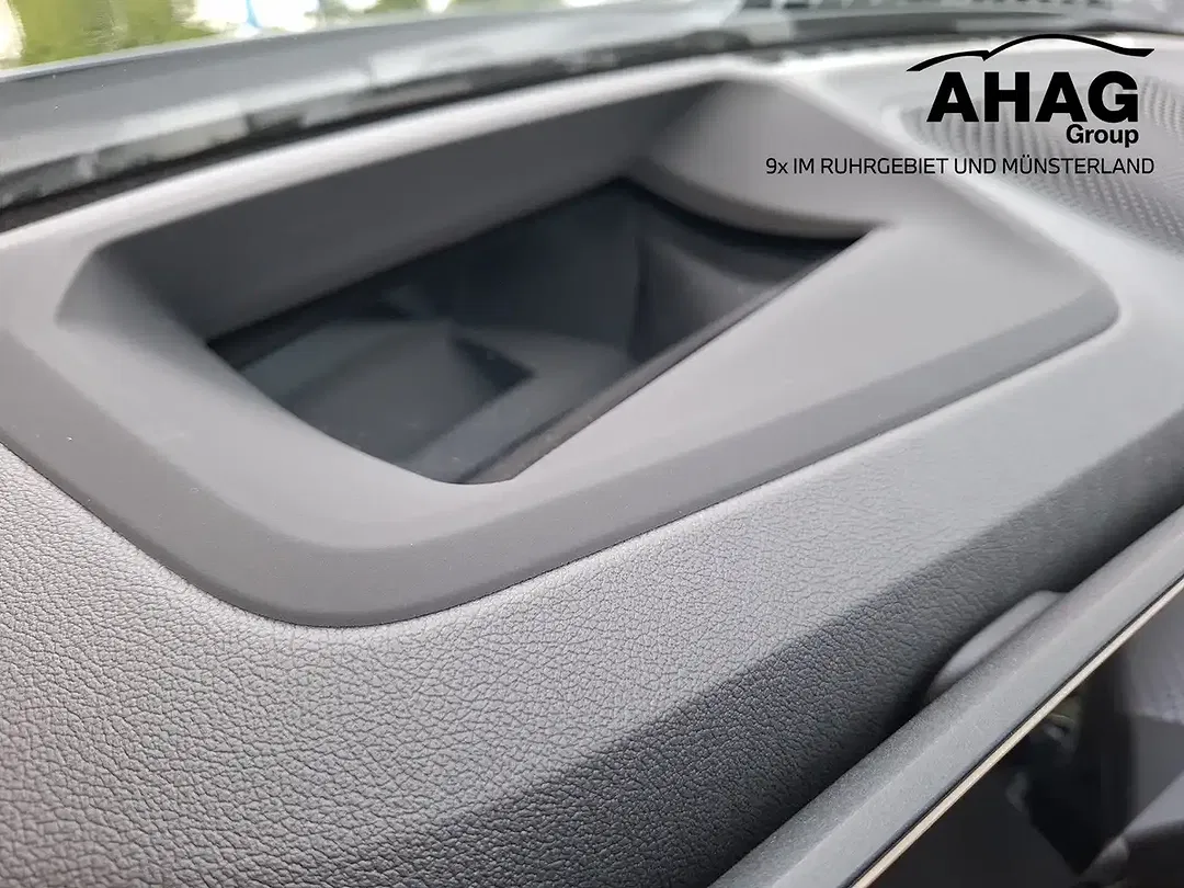 BMW i4 - Thumbnail 15