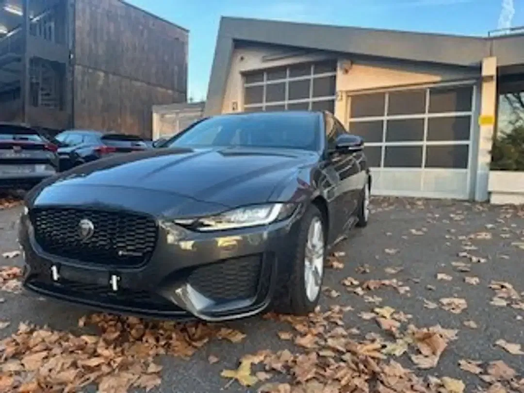 Jaguar XE 4x4 R-Dynamic SE - foto 2
