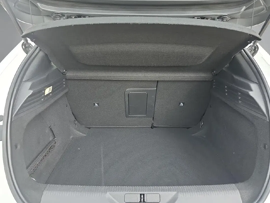 Peugeot 308 - Thumbnail 11