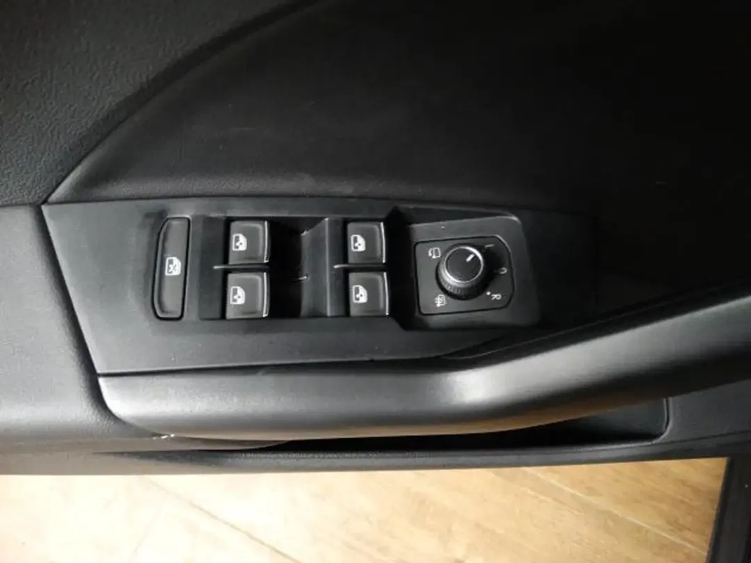 Volkswagen T-Cross - Thumbnail 12